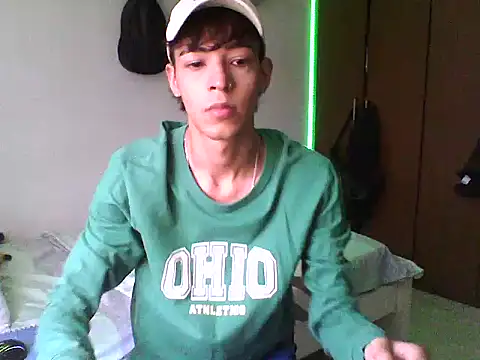 Snapshot of Milo_Gunnar chatting on 03-17-26, 03:59 Milo Gunnar online show from 03-17-26, 03:59