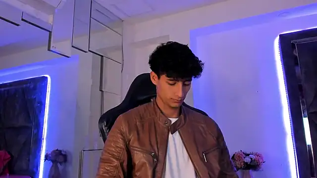 MaxiimoRomano  online show from 03-25-26, 01:17