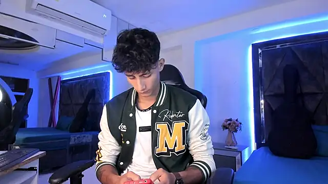 MaxiimoRomano  online show from 03-31-26, 01:00