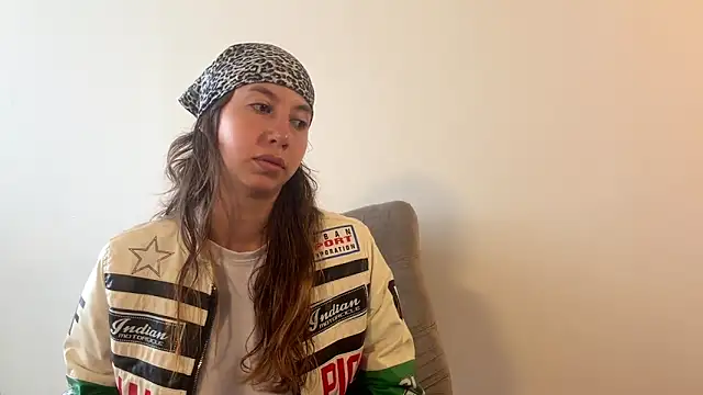 Snapshot of Julieta_Jol chatting on 05-26-26, 01:40 Julieta Jol online show from 05-26-26, 01:40