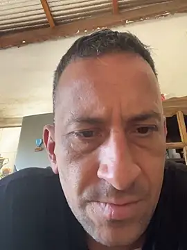 Snapshot of Leon090987 chatting on 03-22-26, 01:25 Leon090987 online show from 03-22-26, 01:25