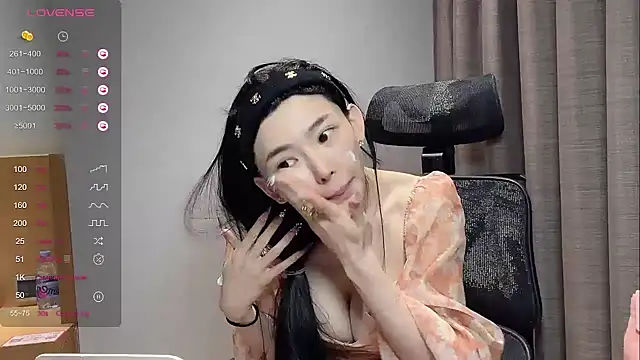 Snapshot of kiki-12 chatting on 04-18-26, 11:49 kiki-12 online show from 04-18-26, 11:49