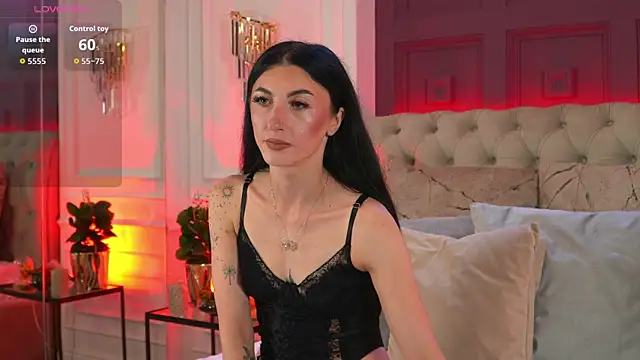 Snapshot of EllieJules chatting on 06-18-26, 03:51 EllieJules online show from 06-18-26, 03:51