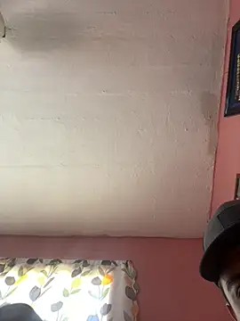 Yiyinhot online show from 03-20-26, 06:24