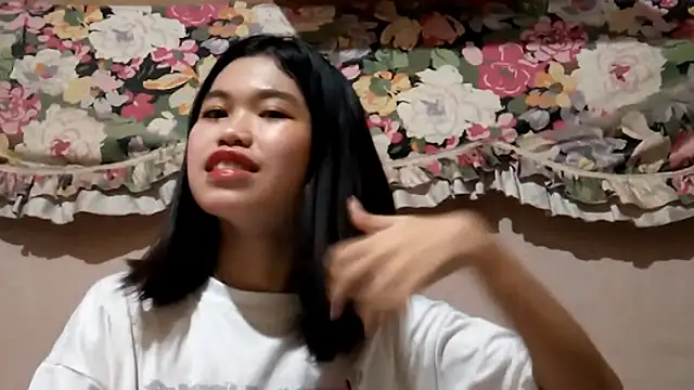 Snapshot of FrancescaVinall chatting on 03-19-26, 05:22 FrancescaVinall online show from 03-19-26, 05:22