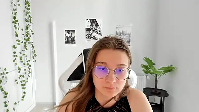 Mia kristal online show from 06-19-26, 08:18