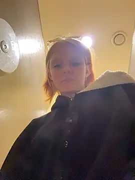 Snapshot of NinaParri chatting on 04-18-26, 03:32 NinaParri online show from 04-18-26, 03:32