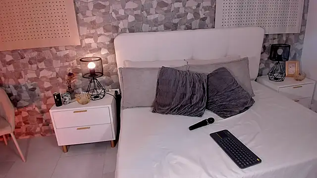 Snapshot of violeta_hills_ chatting on 05-30-26, 03:09 violeta hills online show from 05-30-26, 03:09