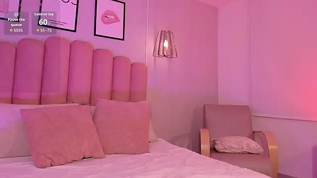 violeta hills  online show from 07-30-26, 03:33