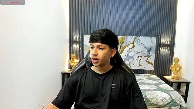 Snapshot of AdrianFranko chatting on 05-11-26, 01:17 AdrianFranko online show from 05-11-26, 01:17