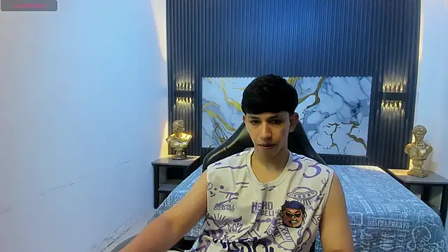 Snapshot of AdrianFranko chatting on 05-27-26, 01:30 AdrianFranko online show from 05-27-26, 01:30