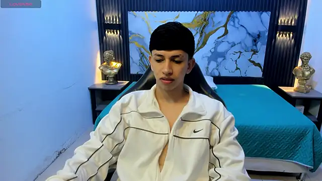 Snapshot of AdrianFranko chatting on 06-19-26, 01:26 AdrianFranko online show from 06-19-26, 01:26