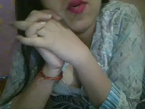 Snapshot of Qween_Seelu chatting on 07-24-26, 02:31 Qween Seelu online show from 07-24-26, 02:31