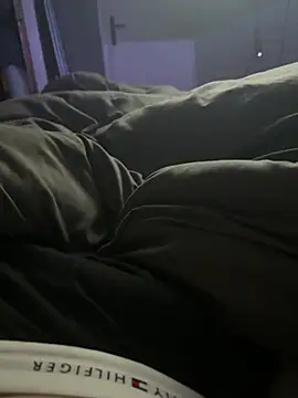 Snapshot of zoladj chatting on 04-06-26, 10:22 zoladj online show from 04-06-26, 10:22