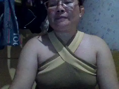 Snapshot of Singlemom_of2 chatting on 06-21-26, 10:40 Singlemom of2 online show from 06-21-26, 10:40