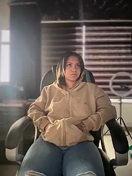 Laila LS online show from 03-18-26, 01:36