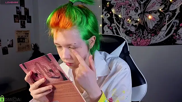 Snapshot of LittleKittenStar chatting on 05-09-26, 02:50 LittleKittenStar online show from 05-09-26, 02:50
