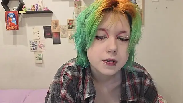 Snapshot of LittleKittenStar chatting on 05-31-26, 06:09 LittleKittenStar online show from 05-31-26, 06:09