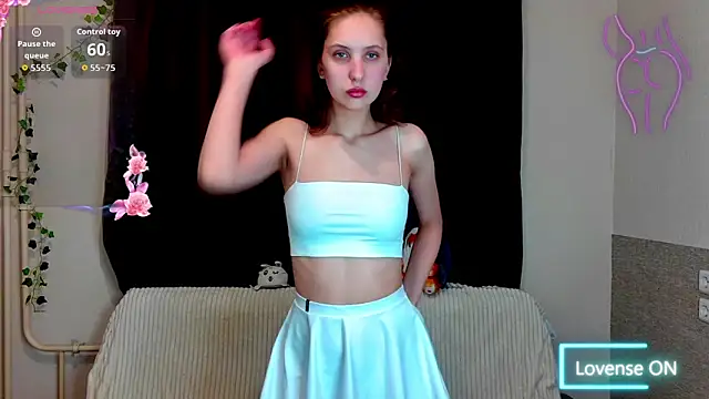 Snapshot of Emily_Nelsonn chatting on 04-18-26, 05:17 Emily Nelsonn online show from 04-18-26, 05:17