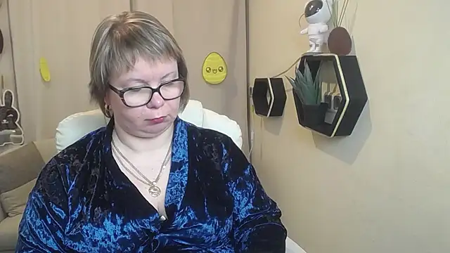 BonnnyBoobsy online show from 04-11-26, 07:45