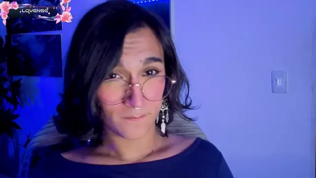 Snapshot of Zoee_Kiss_ chatting on 05-29-26, 04:32 Zoee Kiss online show from 05-29-26, 04:32