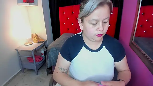 ScarletBigTitties online show from 04-17-26, 11:57