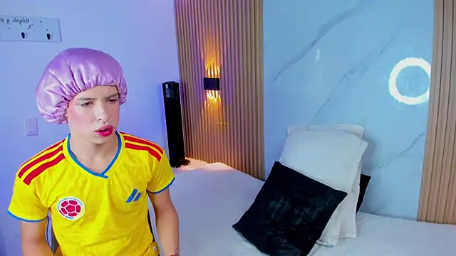 Im XanderSmith online show from 06-17-26, 05:36