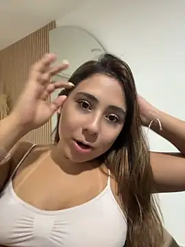 Snapshot of MelodyRey__ chatting on 07-08-26, 03:11 MelodyRey online show from 07-08-26, 03:11