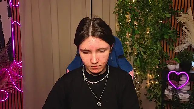 Snapshot of CarmenPhillips chatting on 03-22-26, 06:17 CarmenPhillips online show from 03-22-26, 06:17