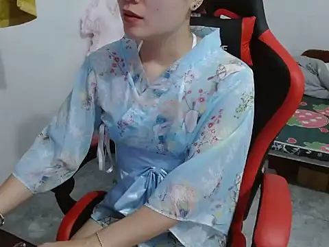 Snapshot of Olivia_cute68 chatting on 04-12-26, 04:23 Olivia cute68 online show from 04-12-26, 04:23
