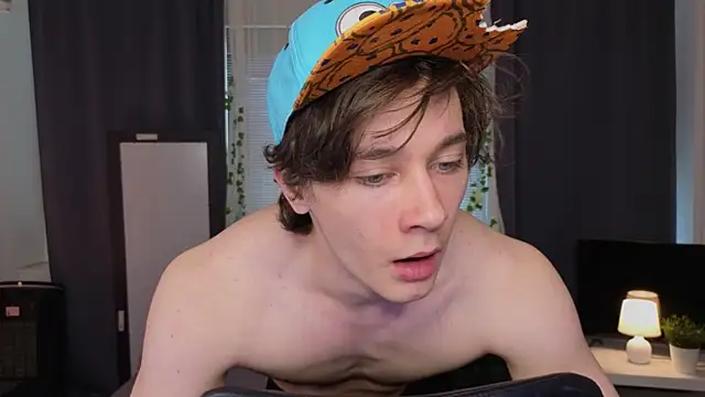 Snapshot of KevinStrike chatting on 03-26-26, 02:44 KevinStrike online show from 03-26-26, 02:44