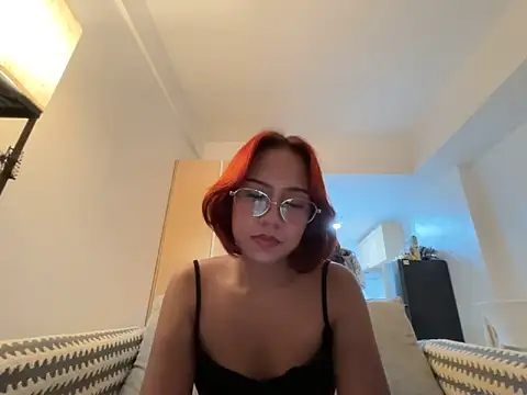 Snapshot of misscutee chatting on 06-11-26, 02:15 misscutee online show from 06-11-26, 02:15