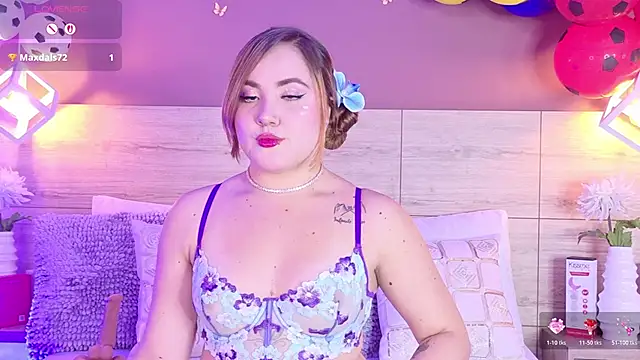 Snapshot of ElenaGilbertAdams chatting on 06-22-26, 01:41 ElenaGilbertAdams online show from 06-22-26, 01:41