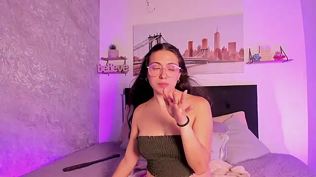 SofiaLujan  online show from 06-18-26, 11:53