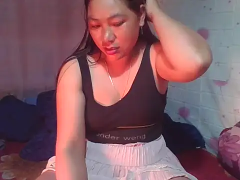 Hena   online show from 04-30-26, 10:36