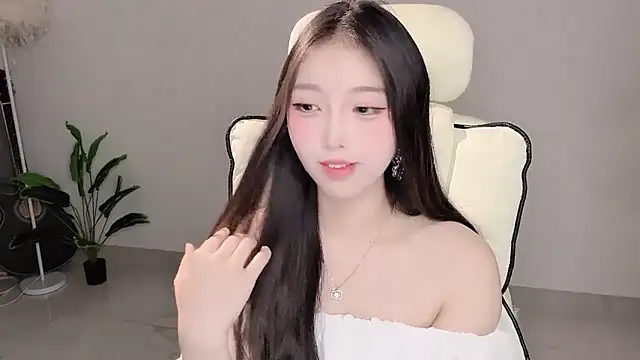 Yukiy8877 online show from 04-08-26, 10:59