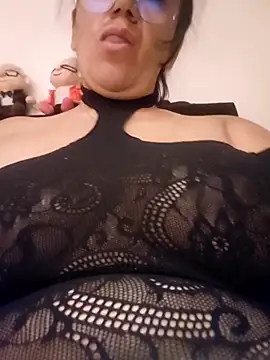 Snapshot of Mielx chatting on 03-30-26, 01:28 Mielx online show from 03-30-26, 01:28