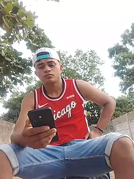 HOTRAINYGOLDEN online show from 03-26-26, 12:00