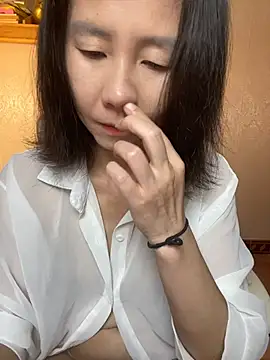 lilysister66 online show from 05-26-26, 01:51