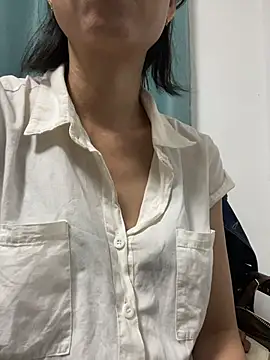 Snapshot of lilysister66 chatting on 07-09-26, 05:06 lilysister66 online show from 07-09-26, 05:06