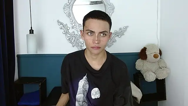 Snapshot of romeo_laurient chatting on 06-20-26, 08:44 romeo laurient online show from 06-20-26, 08:44