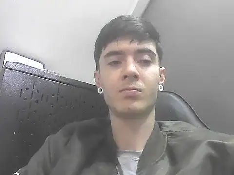Snapshot of lio____ chatting on 05-17-26, 05:16 lio online show from 05-17-26, 05:16