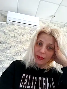 MiaLove183 online show from 03-26-26, 02:44