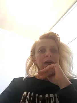 MiaLove183 online show from 04-04-26, 11:08