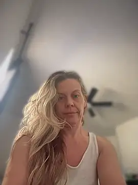 GwenWilde31 online show from 06-26-26, 05:39