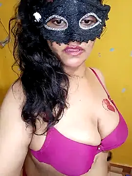 Snapshot of Crushme_cpl chatting on 04-21-26, 02:15 Crushme cpl online show from 04-21-26, 02:15