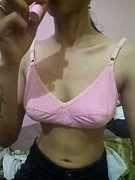 Snapshot of Curvy_Amyra chatting on 05-18-26, 06:03 Curvy Amyra online show from 05-18-26, 06:03