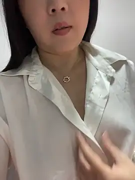 xiaojuan520 online show from 04-26-26, 06:44