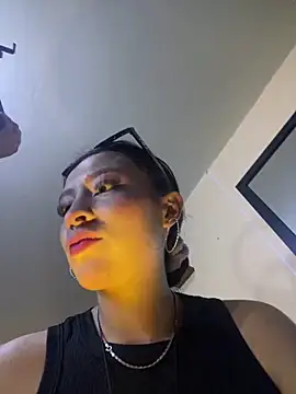 Snapshot of Itze_Mua chatting on 05-22-26, 10:48 Itze Mua online show from 05-22-26, 10:48