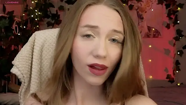 Snapshot of TonyRaymon chatting on 04-18-26, 12:42 TonyRaymon online show from 04-18-26, 12:42